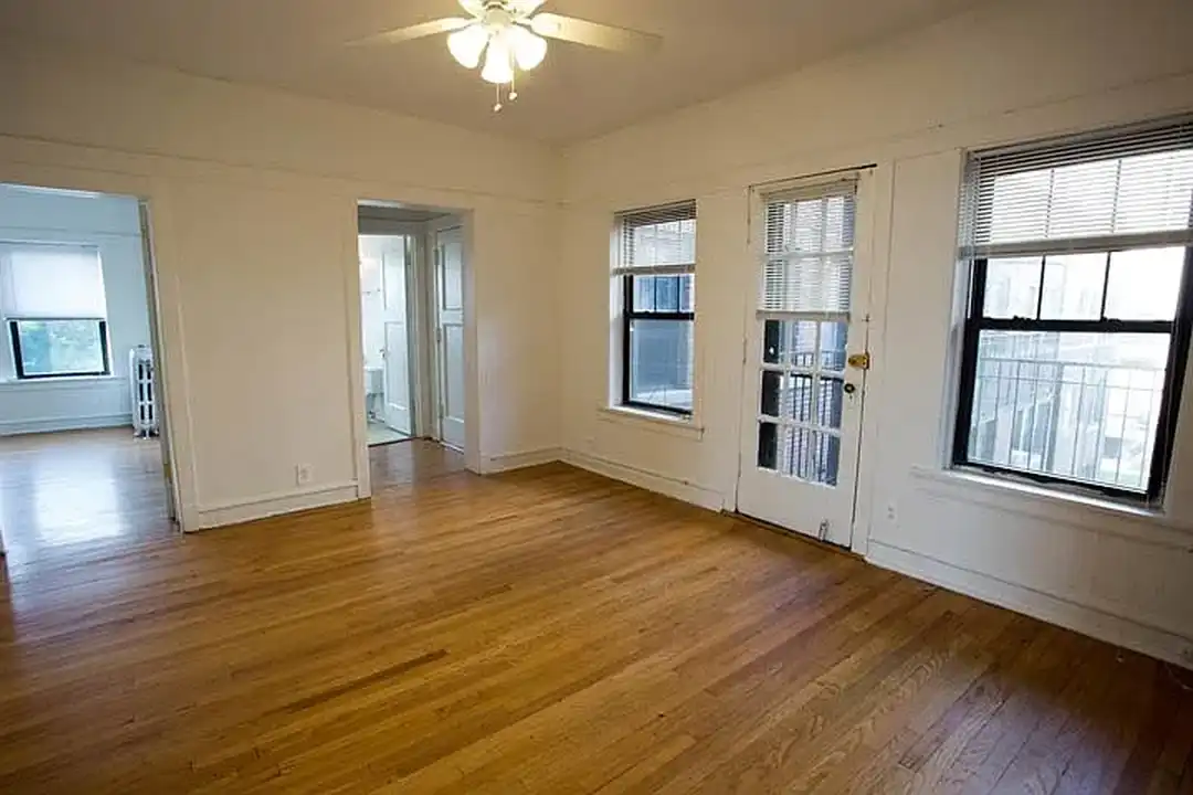 5202-5210 S. Cornell Avenue – photo 1