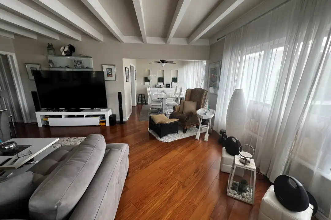 904 NE 20th Ave - View 3