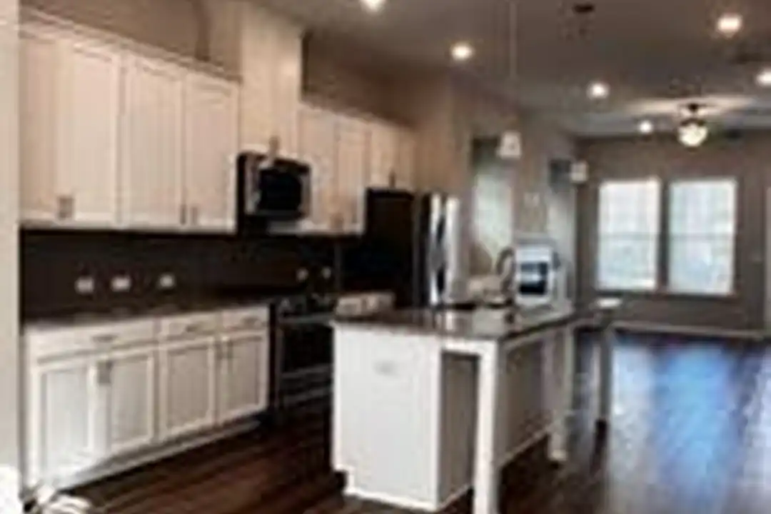 2568 Morehead St - More