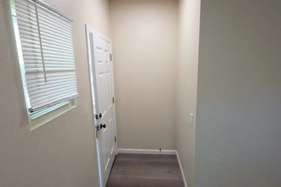 1125 N Main St unit Unit L – photo 1 of 8