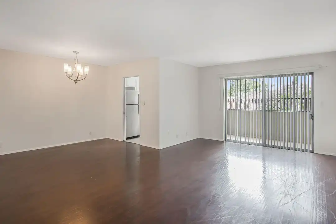 320 N La Peer Drive - View 4