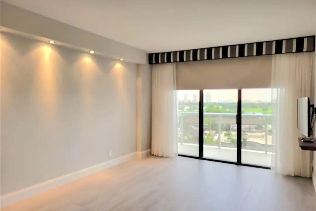 20281 E Country Club Dr unit 503 - More
