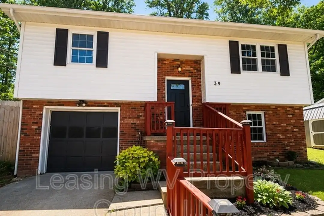 39 Beaver Dr – photo 1 of 8