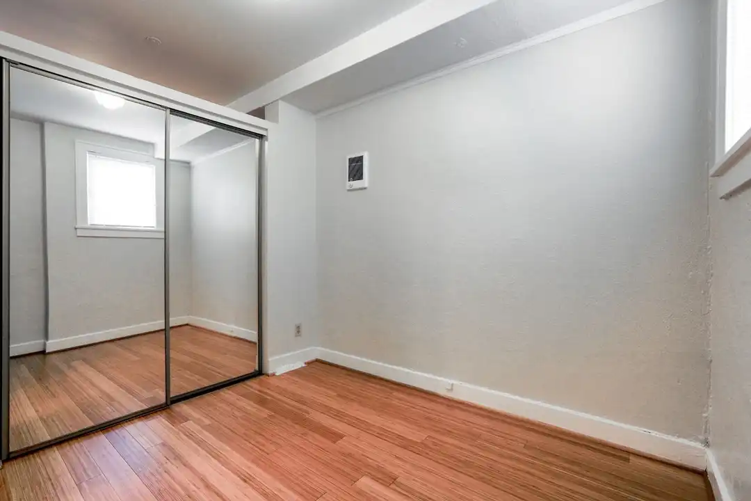 2421 NE Irving St unit 014 - View 5