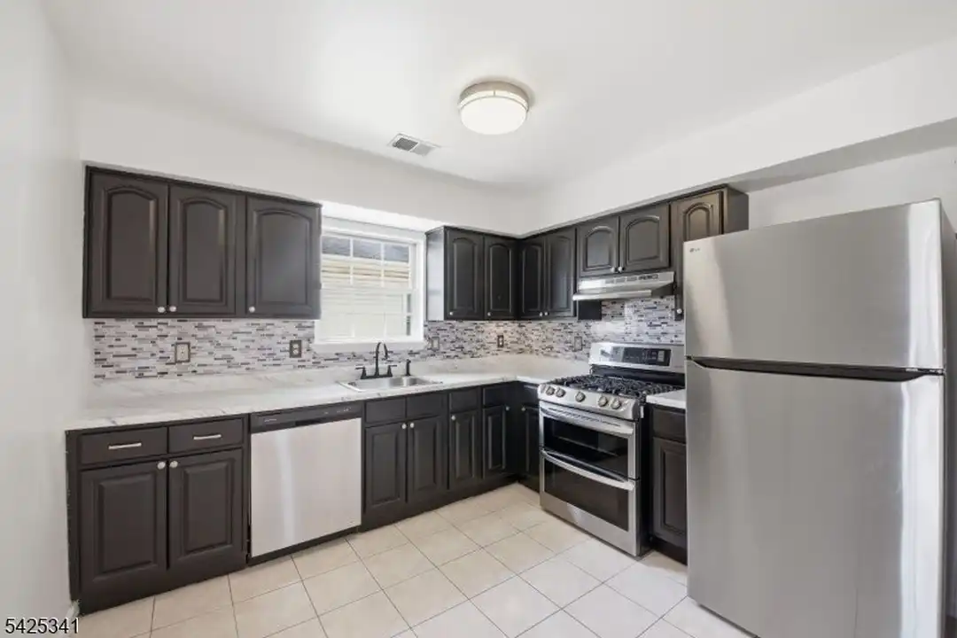 20 Wakeman Ave - More