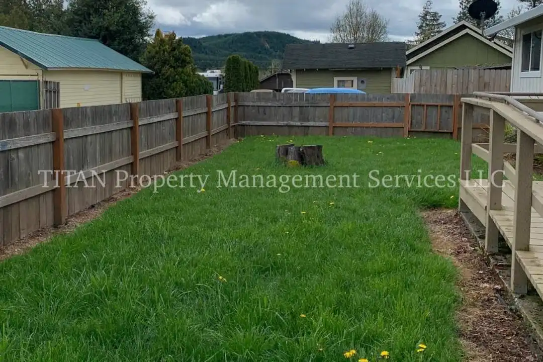 798 E Bridge St – photo 1 of 10