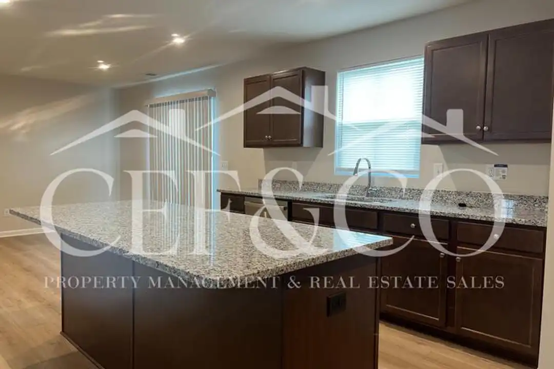 921 Delia Ave - More