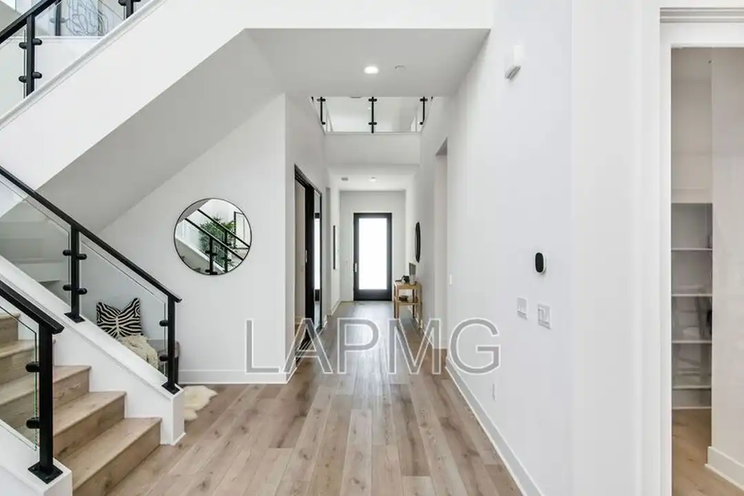 20601 Overlook Ct - View 4
