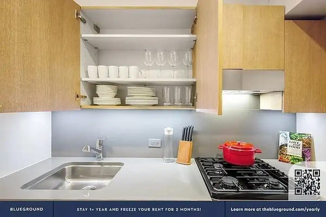 101 W 15th St unit 205 – další