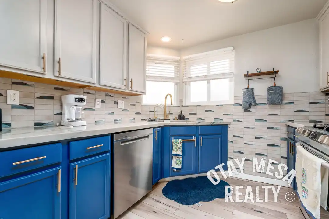 263 Dahlia Ave unit 10 - View 2