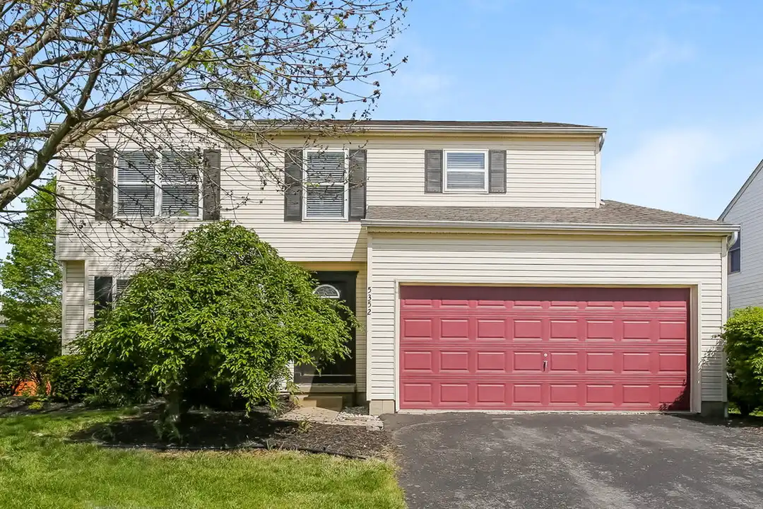5352 Victoria St – photo 1 of 18