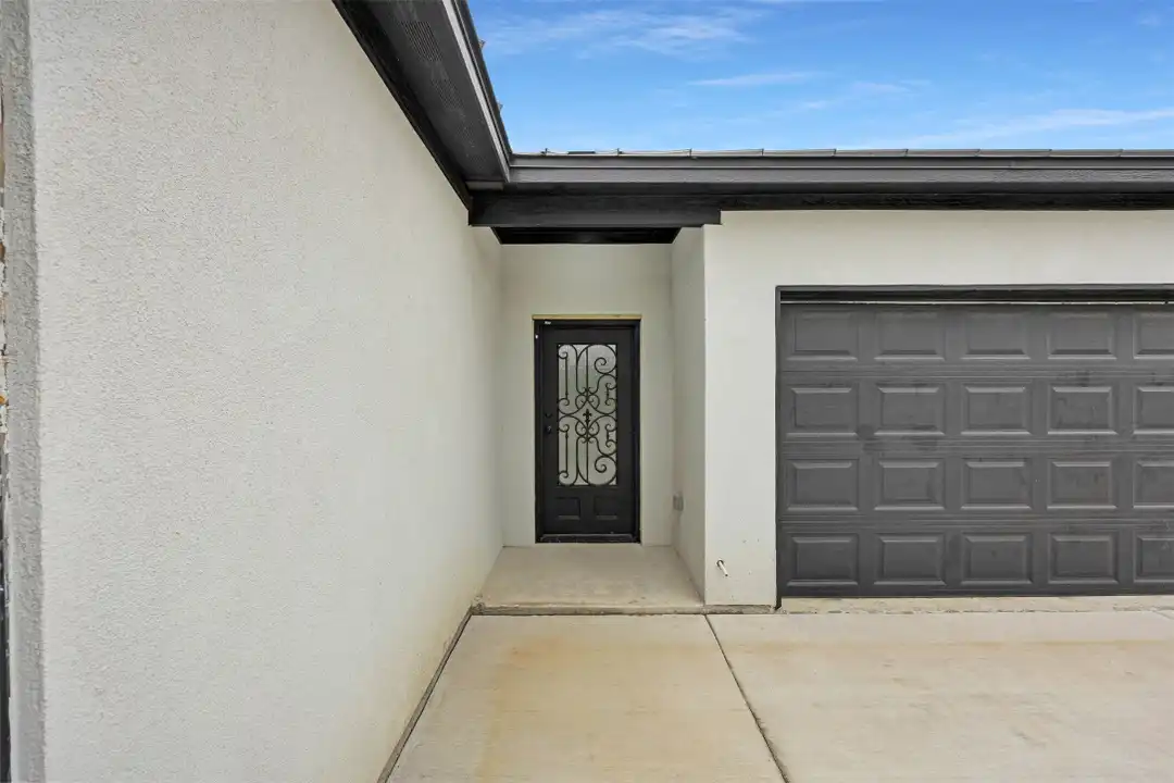 409 Dallas St - View 4