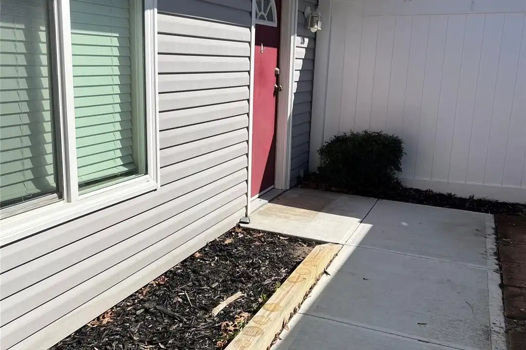 278 Swan Lake Dr – photo 1 of 6
