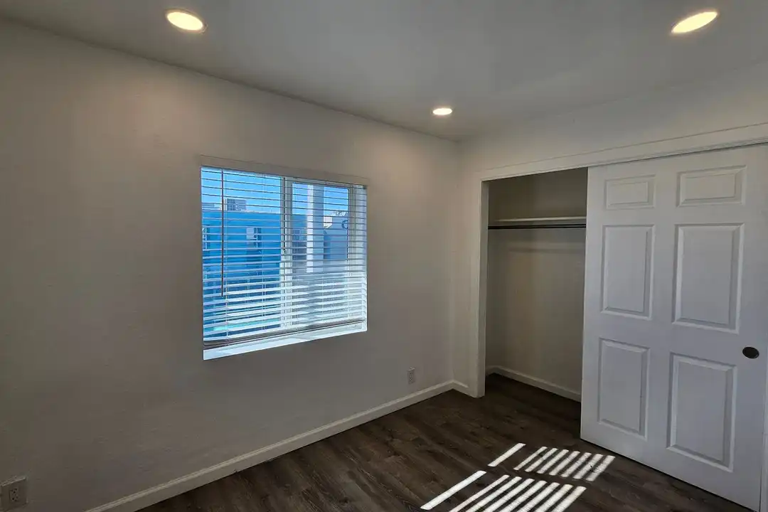 219 Candelaria Rd NW unit 211 3 - More