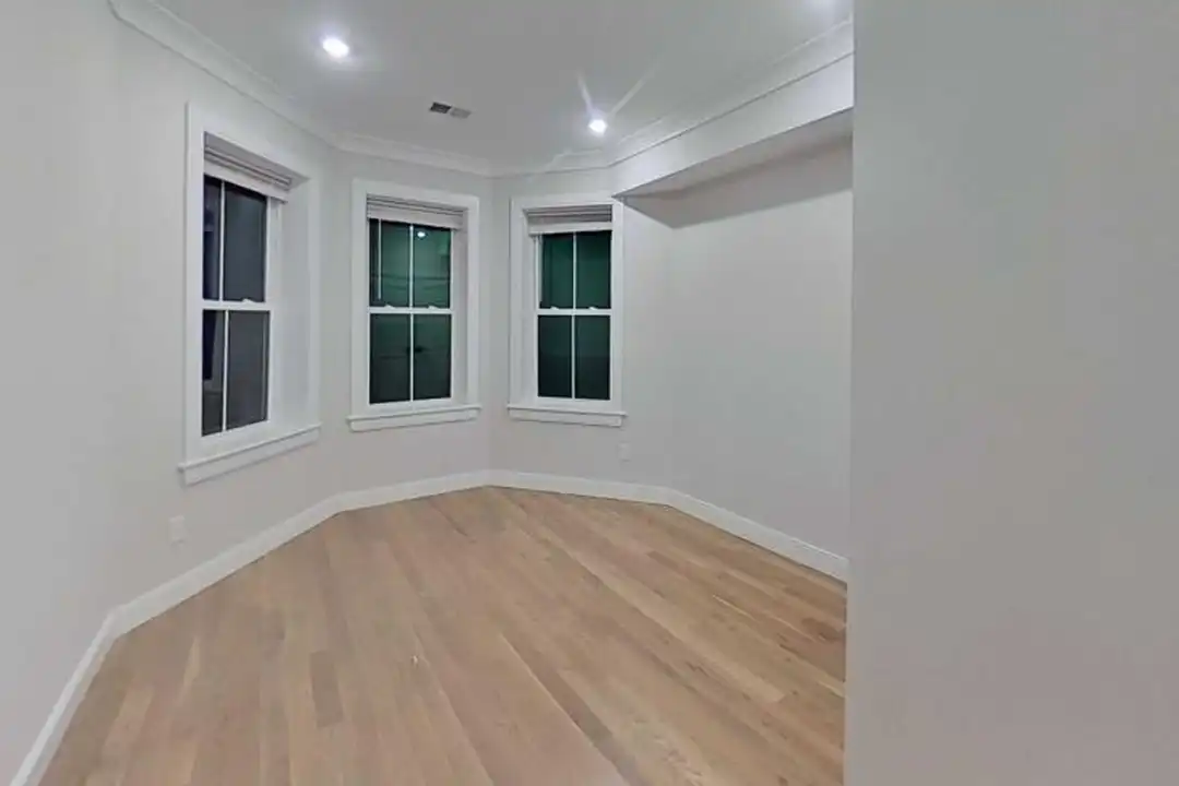 Apartment in Brighton, Cleveland Circle - View 3