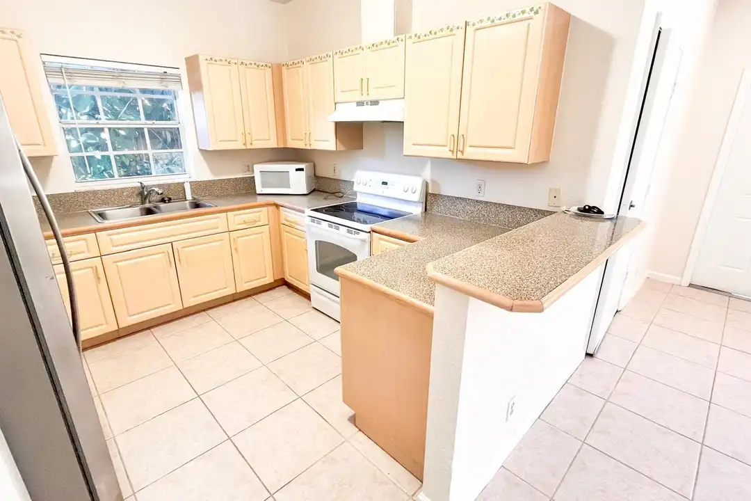 1440 Hawthorne Pl - View 3