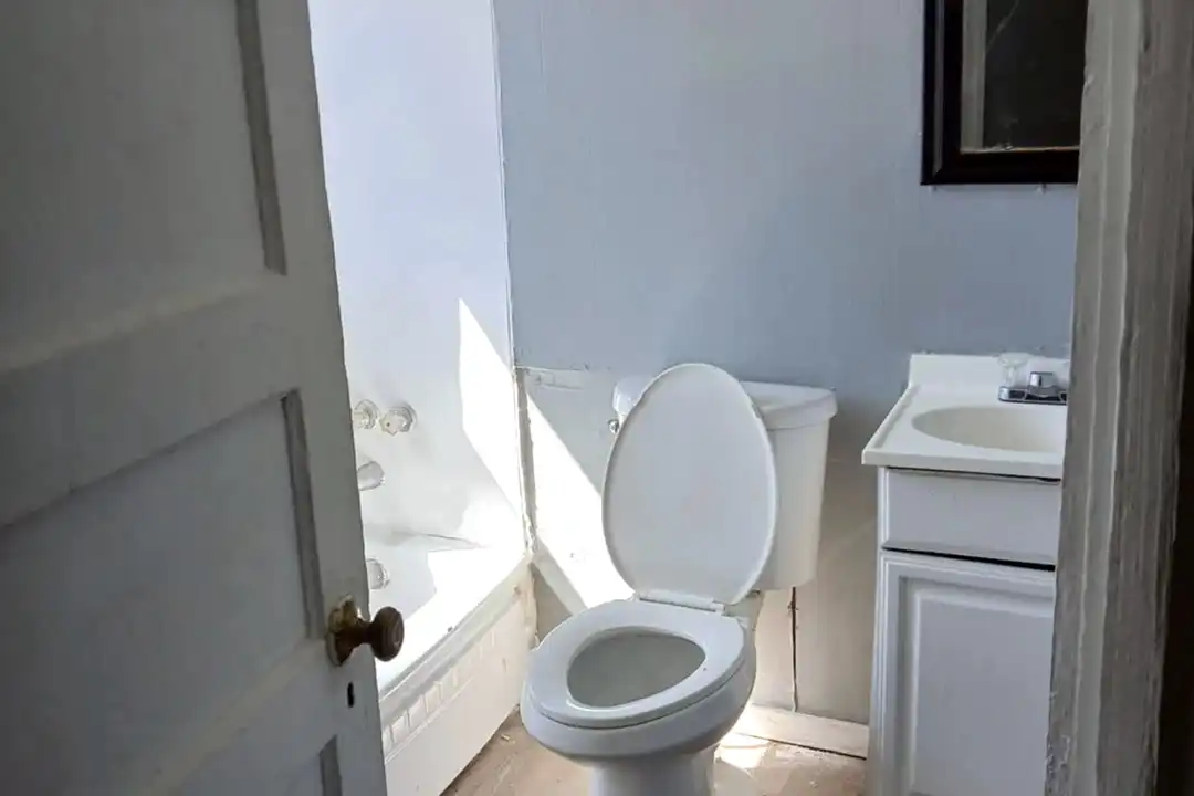 325 Apple St - View 4