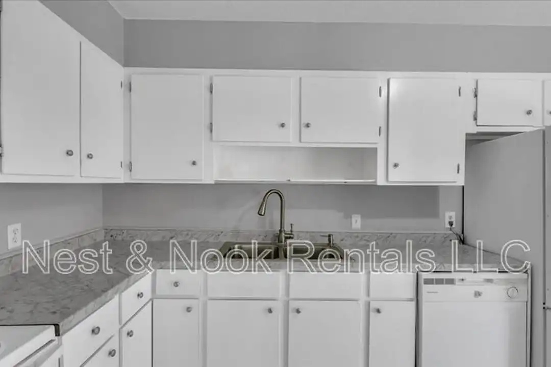 2923 S Irvington Ave - View 6