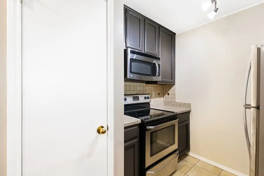 4803 Hamilton Wolfe unit # 916 - View 3