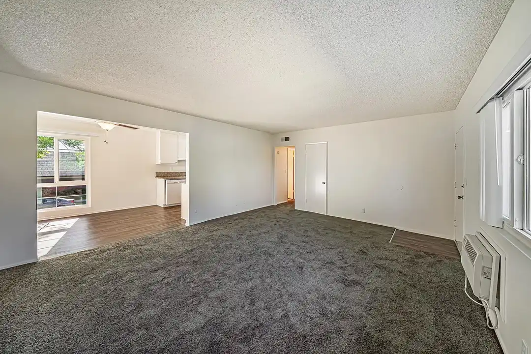 Del Monte Apartments - More