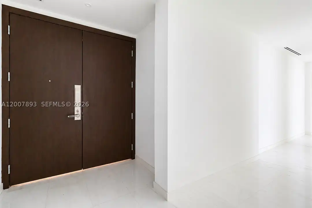 Apartment in Miami, Torch of Friendship - View 4