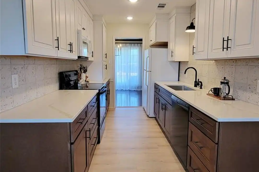 720 Huntwich Dr - View 3