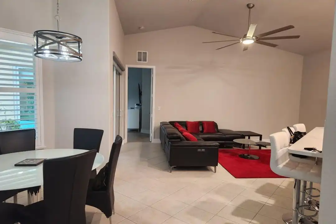 2564 Sandy Cay - More