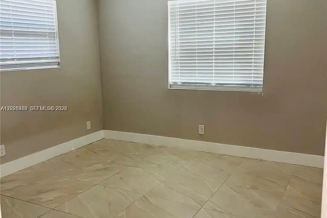 House in Hallandale Beach - View 4