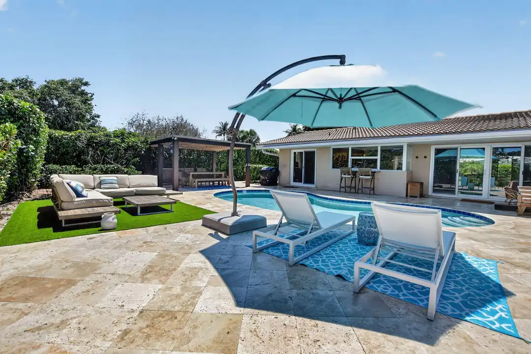424 SW 7th Way - View 2