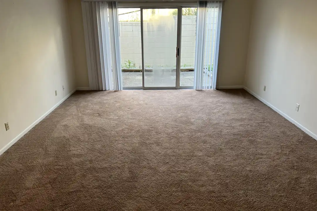 100 Blue Jacket Cir unit 16 - View 2