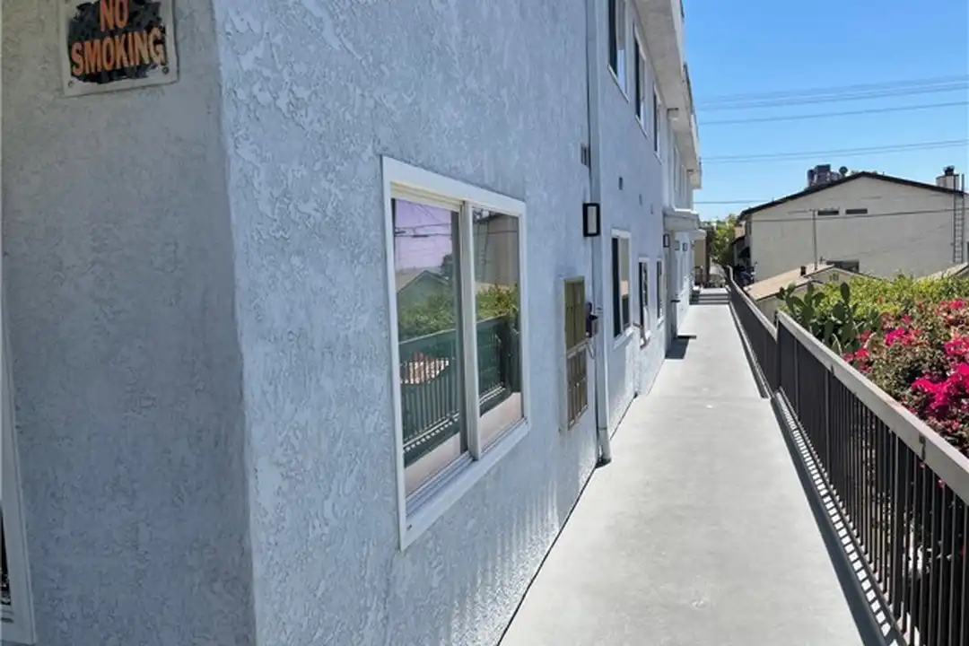 434 E Tujunga Ave unit J - View 2