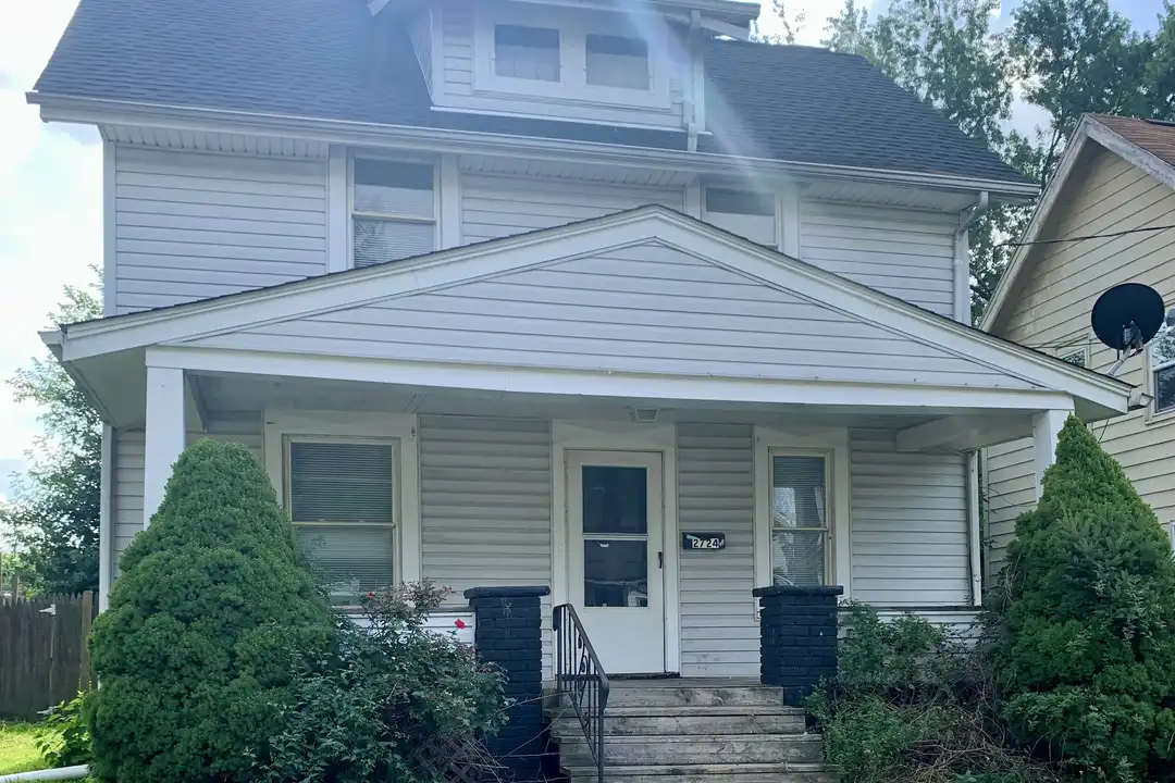 2724 Daleford Ave NE – photo 1