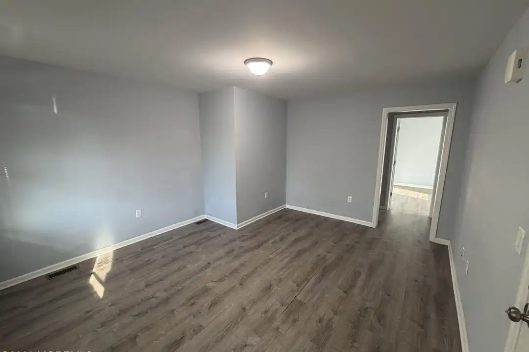 816 King Georges Rd unit 2 - View 6