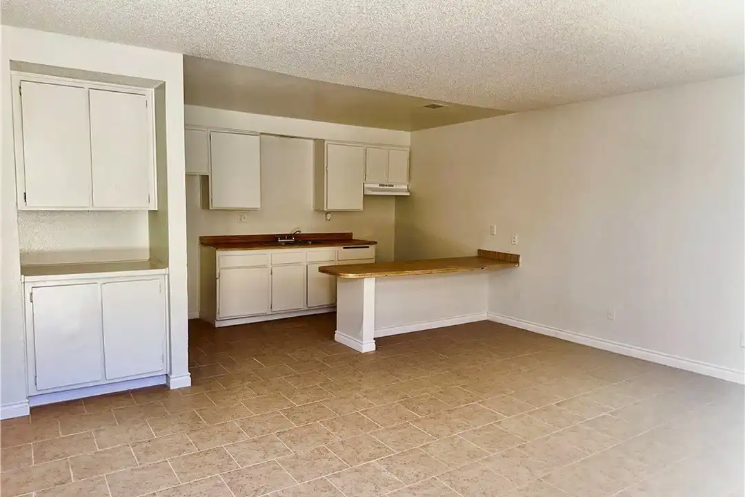 11661 White Ave - View 2