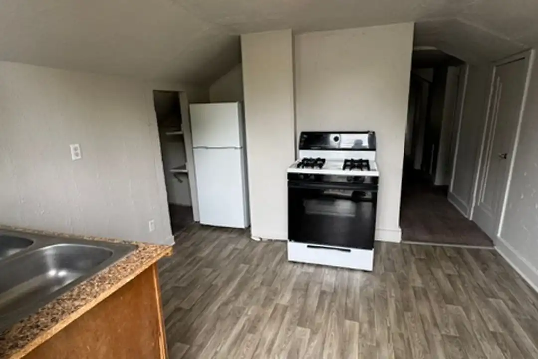 1018 Archer Ave unit 1018 1/2 Archer - View 3