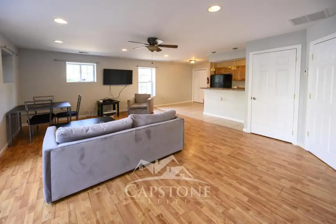 Apartment in Newark - View 3