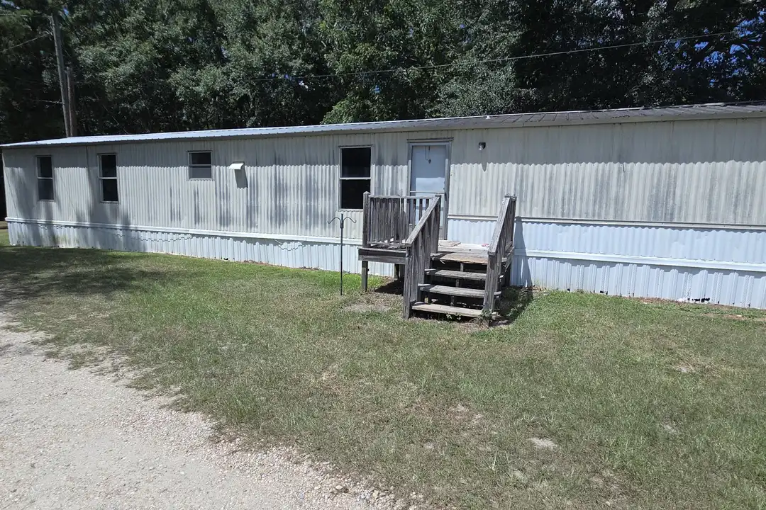 1121 N Broadway St – photo 1 of 12