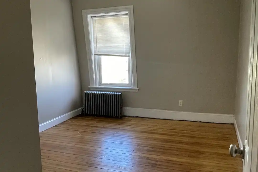 62 America St - More