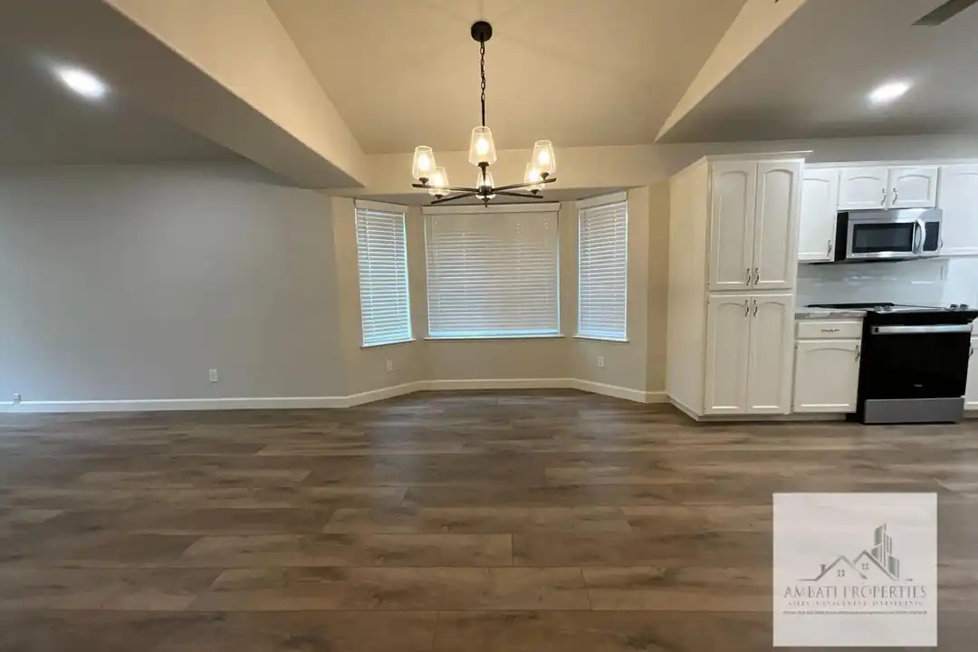 1834 E Lester Ave - View 3