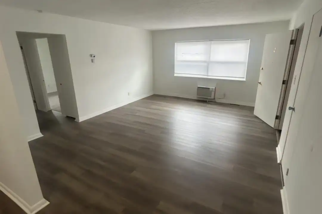 33170 Aurora Rd unit 7 – photo 1 of 9