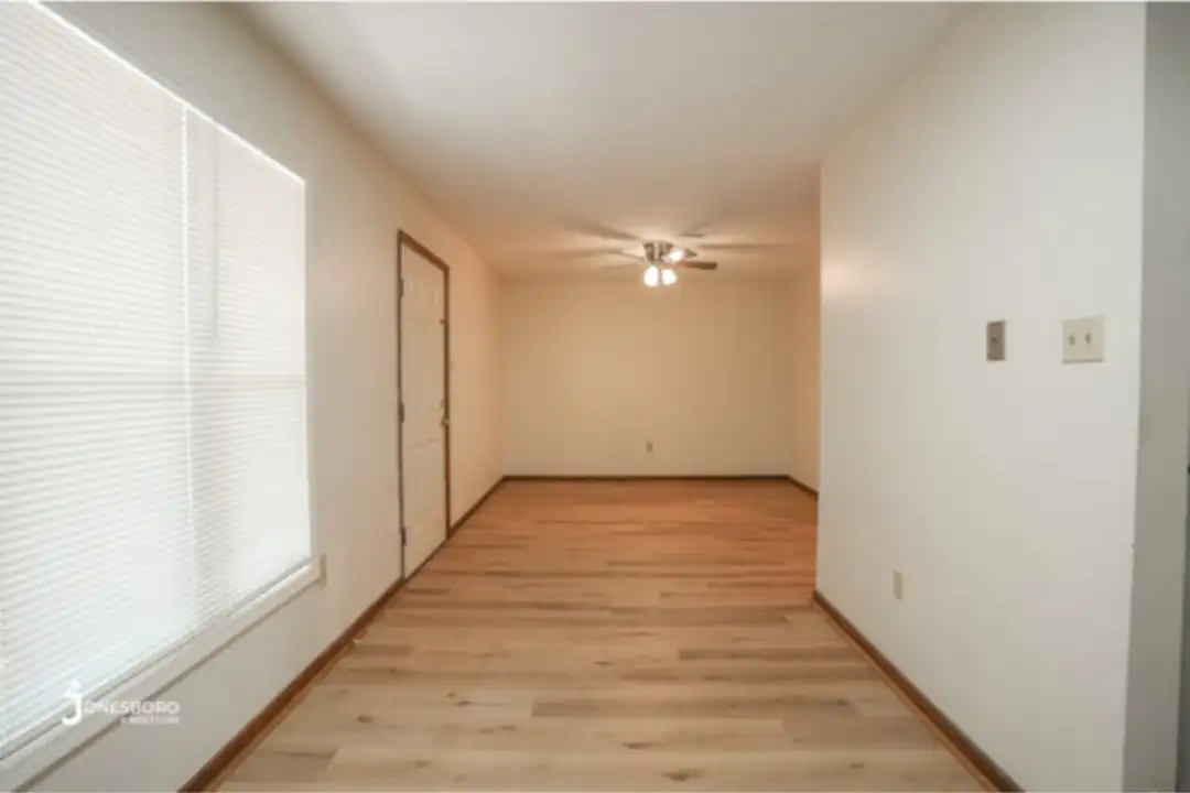 612 W Cherry Ave - View 2