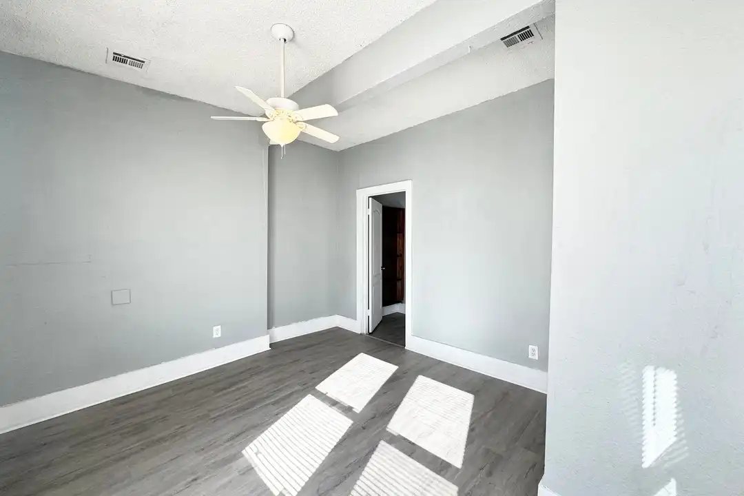 1119 NW 9th St unit A - View 4