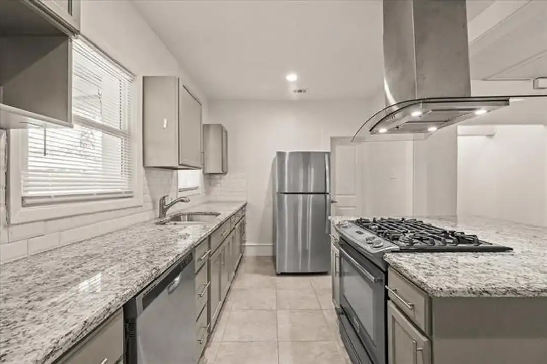 929 S Rosemont Ave unit 927 & 929 - View 2