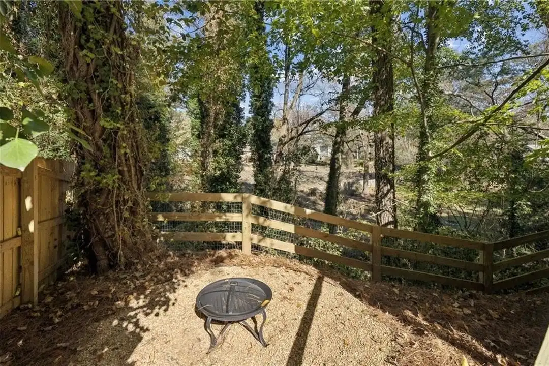 1917 Thompson Ave - View 5