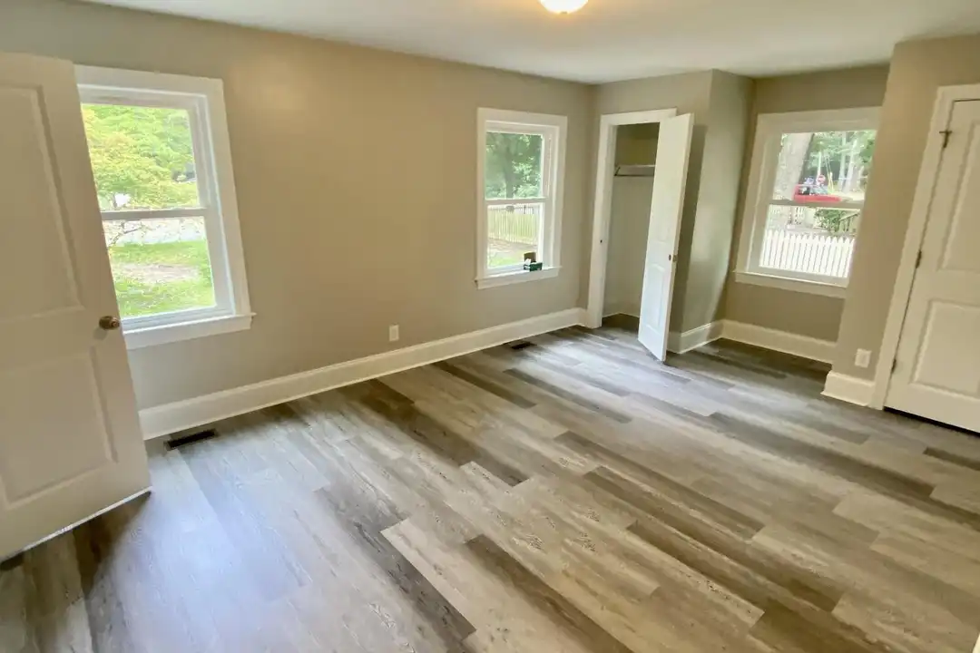 House in Greenville - View 4