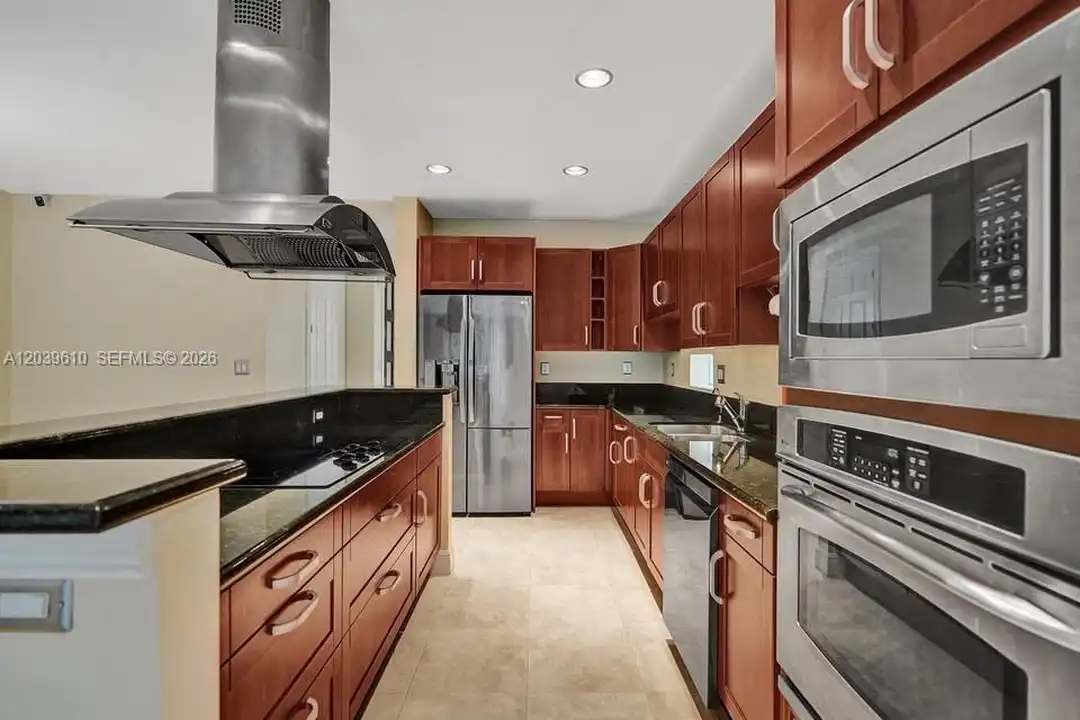 409 SW 5th St unit 1 - View 3