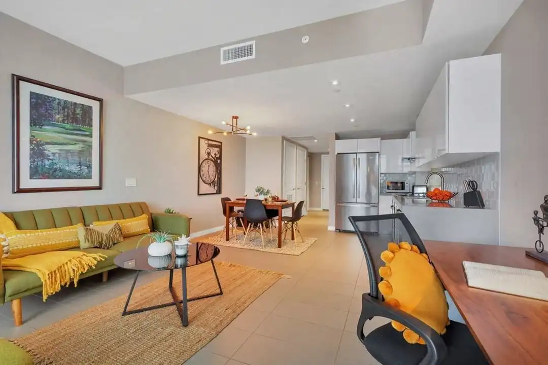 Apartment in Miami - View 3