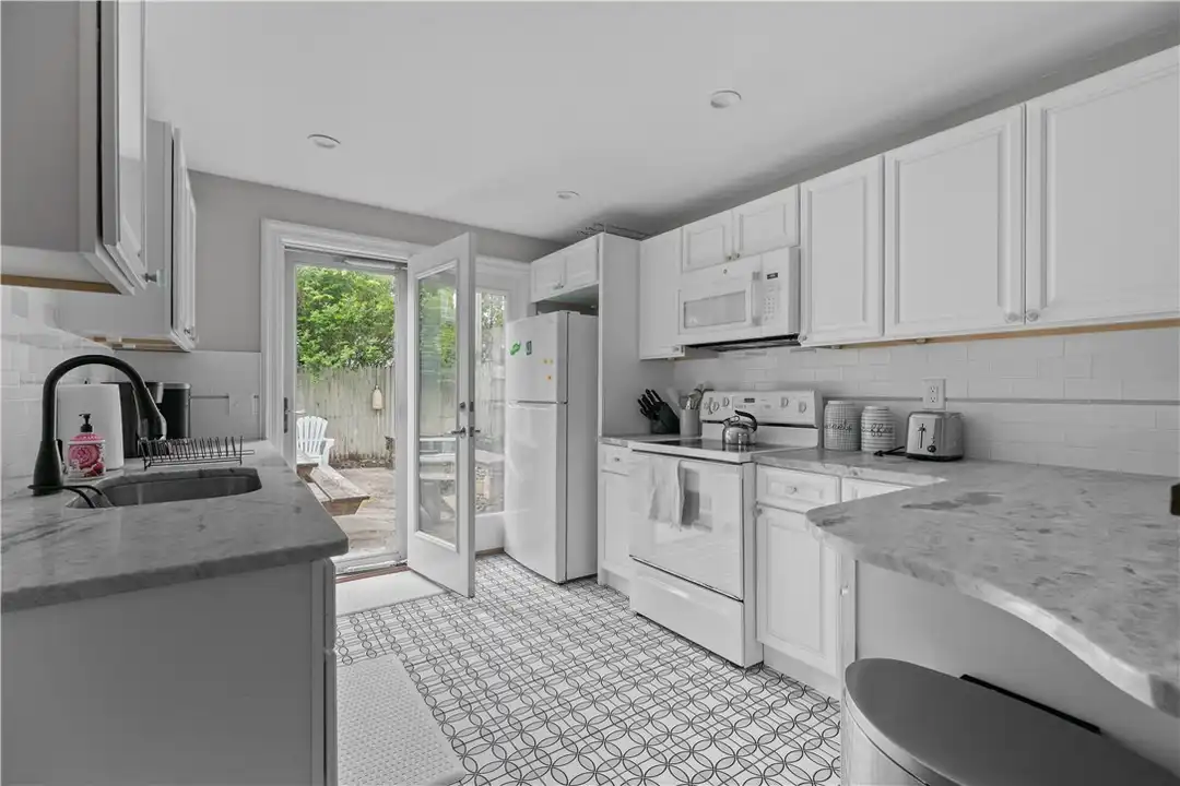 House in Middletown - View 5