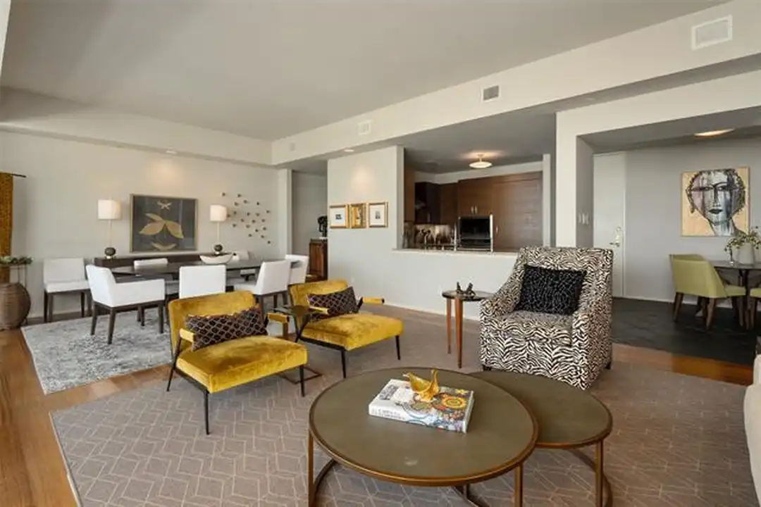 Apartment in Dallas, Oak Lawn - More
