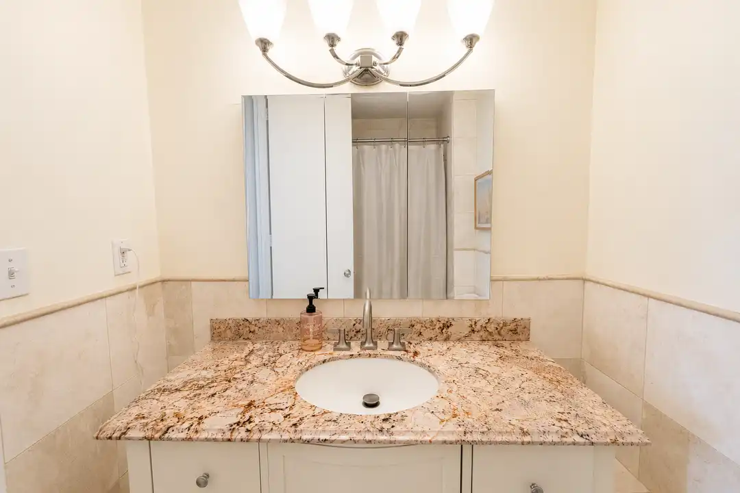 Apartment in West New York - View 4